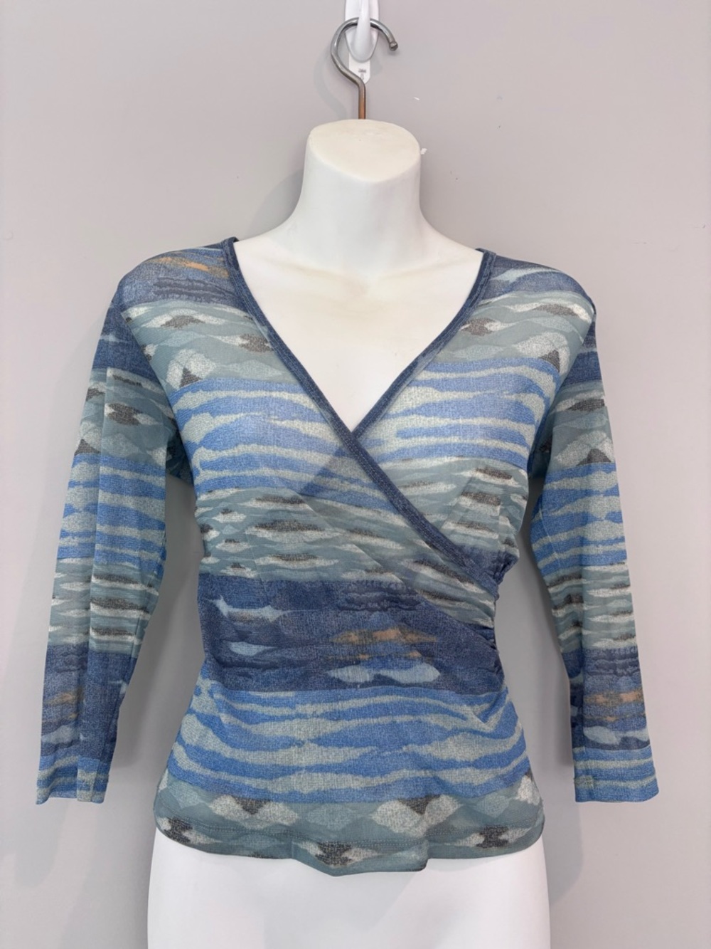 New York & Company Heathered Light Blue & Gray Striped Knit Top